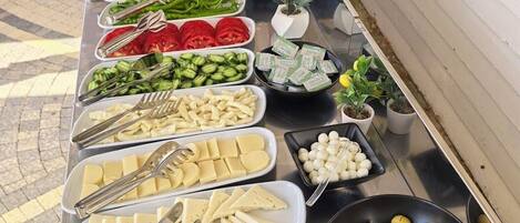 Free daily buffet breakfast