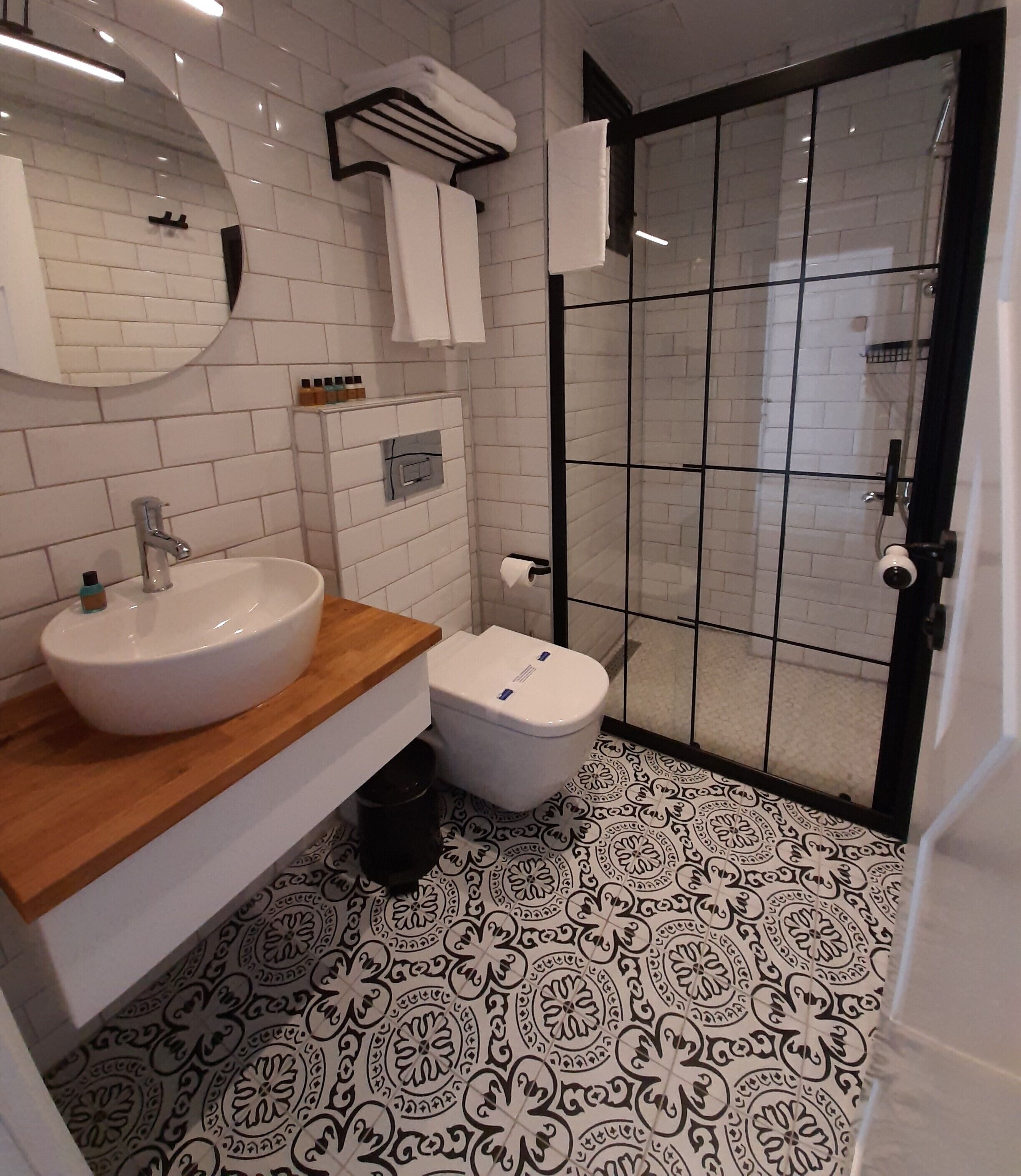 Standard Triple Room, Non Smoking, City View | Bathroom | Shower, hair dryer, towels, soap