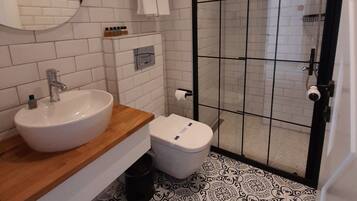 Standard Triple Room, Non Smoking, City View | Bathroom | Shower, hair dryer, towels, soap