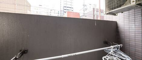 Apartemen Basic, beranda | Balkon