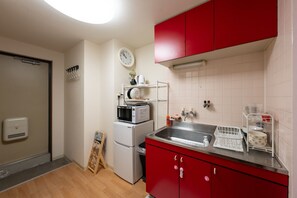 Basic Apartment, Lanai | Private kitchen - HRI namba febbraio 101 (Osaka)