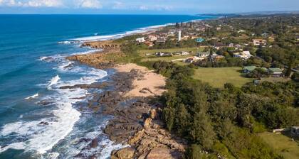 Romantic Massive room/studio 5 min walk to the beach!