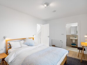 3 quartos, Wi-Fi de cortesia, roupa de cama