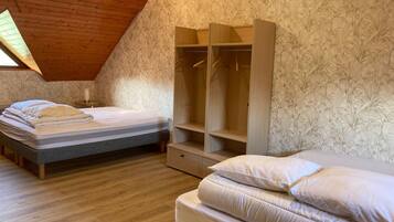 5 bedrooms, iron/ironing board, WiFi