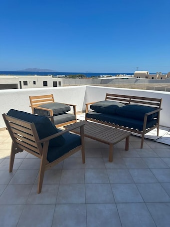 Family Apartment 2-bedroom Partial Sea View | Terrace/patio