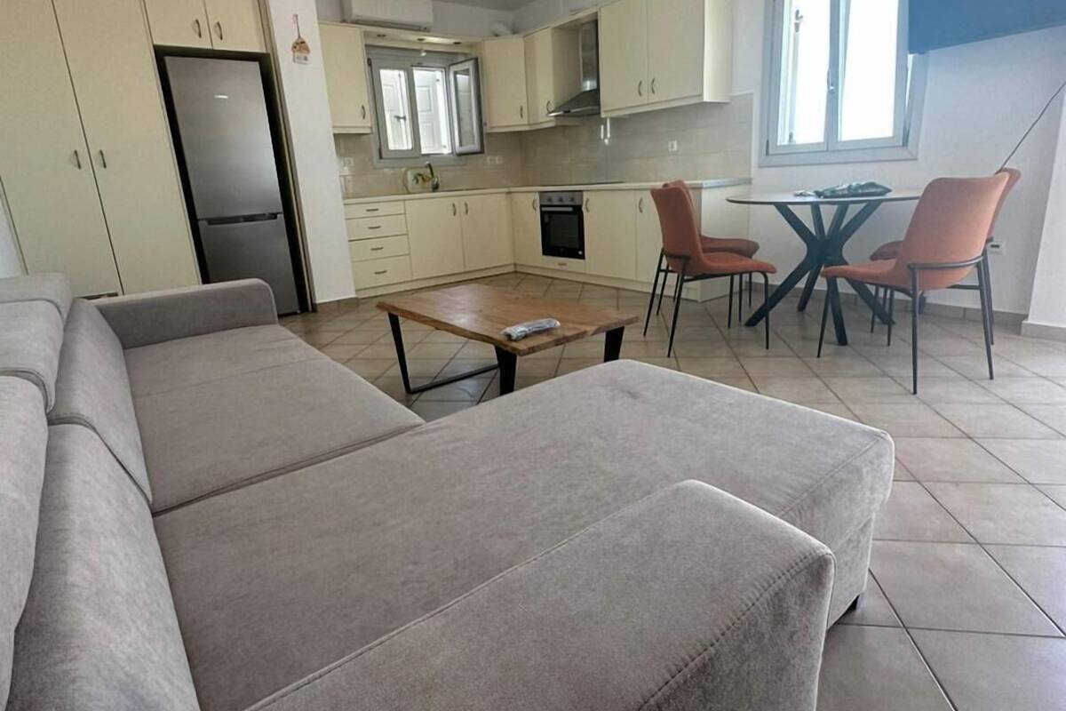 Family Apartment 2-bedroom Partial Sea View | Living area | 40-inch plasma TV with digital channels