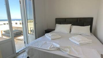 Family Apartment 2-bedroom Partial Sea View