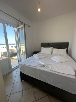 Family Apartment 2-bedroom Partial Sea View | 1 yatak odası, ütü/ütü masası, ücretsiz kablosuz İnternet 