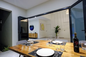 Maison, 2 chambres, fumeur, piscine privée | Salle à manger