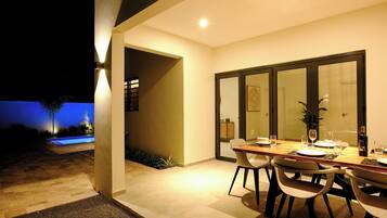 House, 2 Bedrooms, Smoking, Private Pool | Dining room