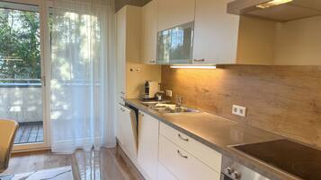 KĂŒhlschrank, Ofen, Herdplatte, GeschirrspĂŒler