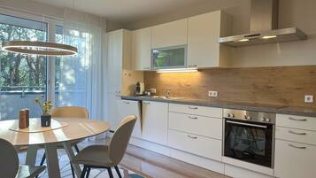 KĂŒhlschrank, Ofen, Herdplatte, GeschirrspĂŒler