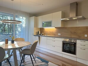 Frigorífic, forn, placa de cuina i rentaplats