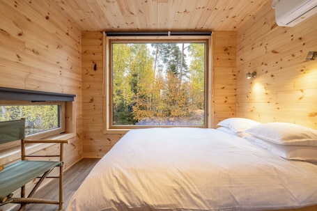 1 bedroom, bed sheets. Nest Away