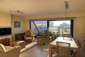Smart TV - Apartment in Nieuwpoort near the Beach (Nieuwpoort)