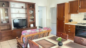 Interior - Between the Apuan Alps and the sea spacious and bright house with sea view (Capanne-Prato-Cinquale)
