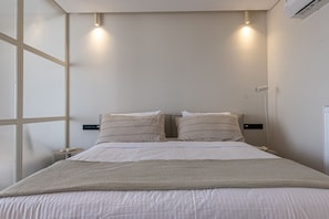1 bedroom, desk, iron/ironing board, WiFi