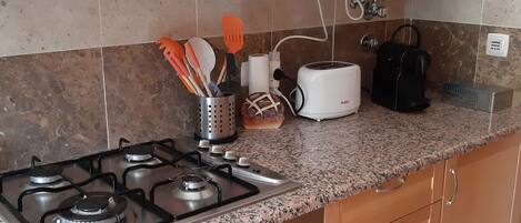 Fridge, oven, stovetop, dishwasher