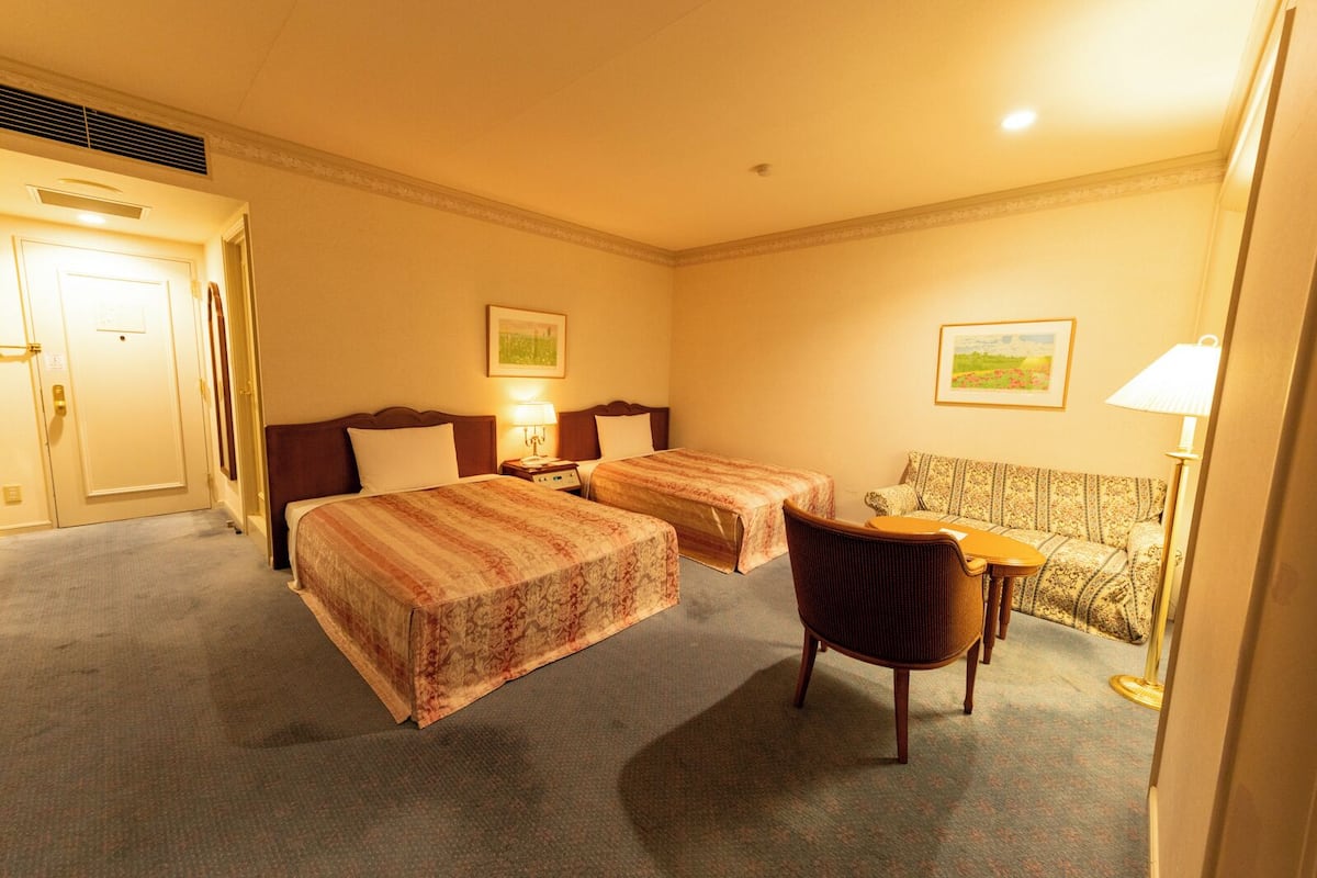 Twin Room, Mountain View | 1 bedroom, desk, free WiFi, bed sheets