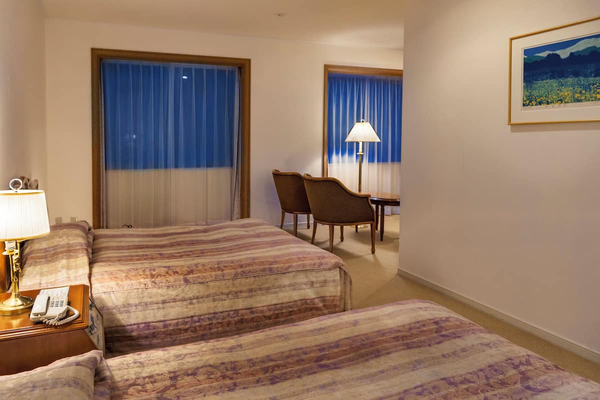 Deluxe Twin Room, Mountain View | 1 bedroom, desk, free WiFi, bed sheets