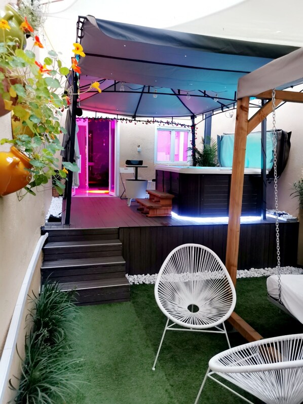 Property grounds - Jacuzzi studio in Lyon Villeurbanne (Villeurbanne)