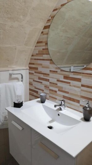 Free toiletries, hair dryer, bidet, soap - B&B LA GEMMA DEI SASSI (Matera)
