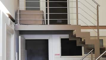 Quarto triplo conforto, para não fumantes | Área de estar