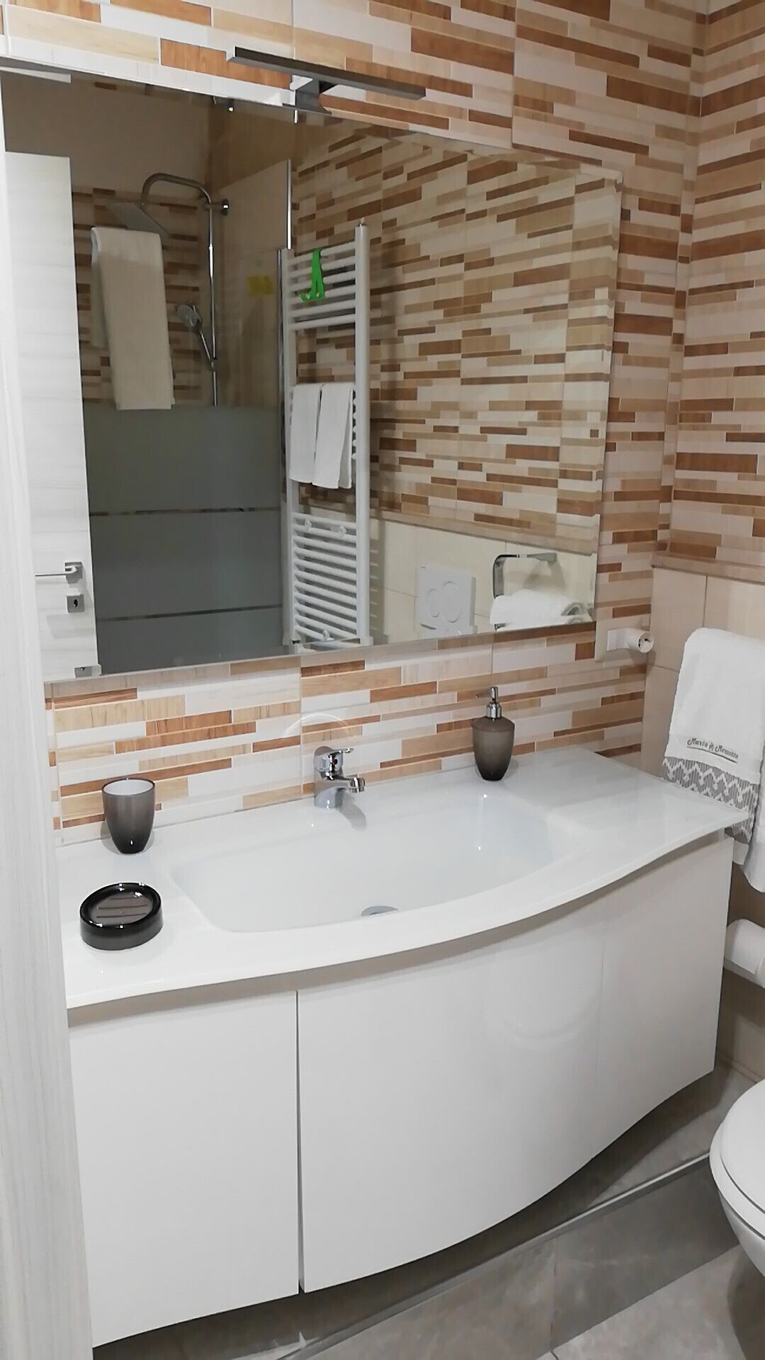 Artículos de tocador gratuitos, secador de pelo, bidet, jabón