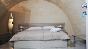 Desk, laptop workspace, free WiFi - B&B LA GEMMA DEI SASSI (Matera)