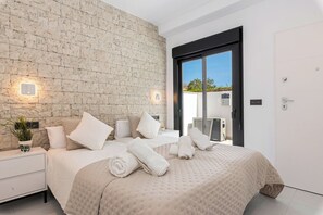 4 bedrooms, WiFi, bed sheets