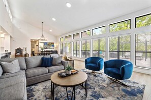 TV, fireplace, offices