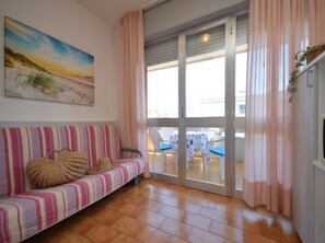 TV - Spacious and bright home (Bibione)
