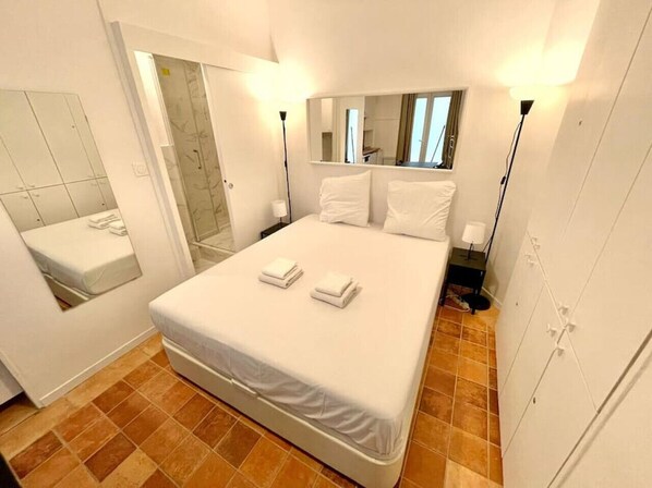 Iron/ironing board, WiFi, bed sheets - 2.Cozy Studio Paris - Montmartre - Opera (Paris)