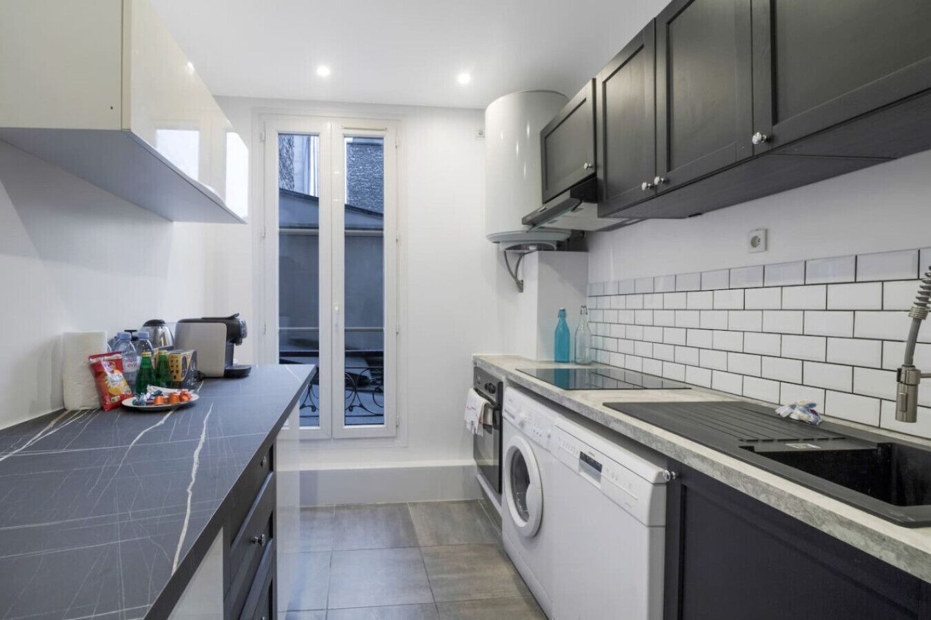 Fridge, oven, dishwasher, coffee/tea maker