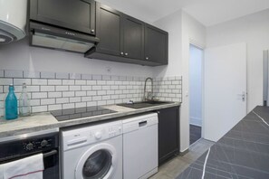 Fridge, oven, dishwasher, coffee/tea maker