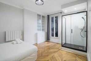 3 dormitorios, tabla de planchar con plancha, cuna de viaje y wifi