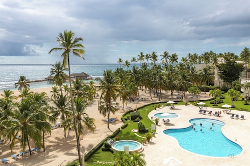 Luxury Condo| Beachfront| Full Kitchen| Fast wifi