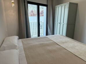 Apartment, 3 Bedrooms, Balcony, Mountain View