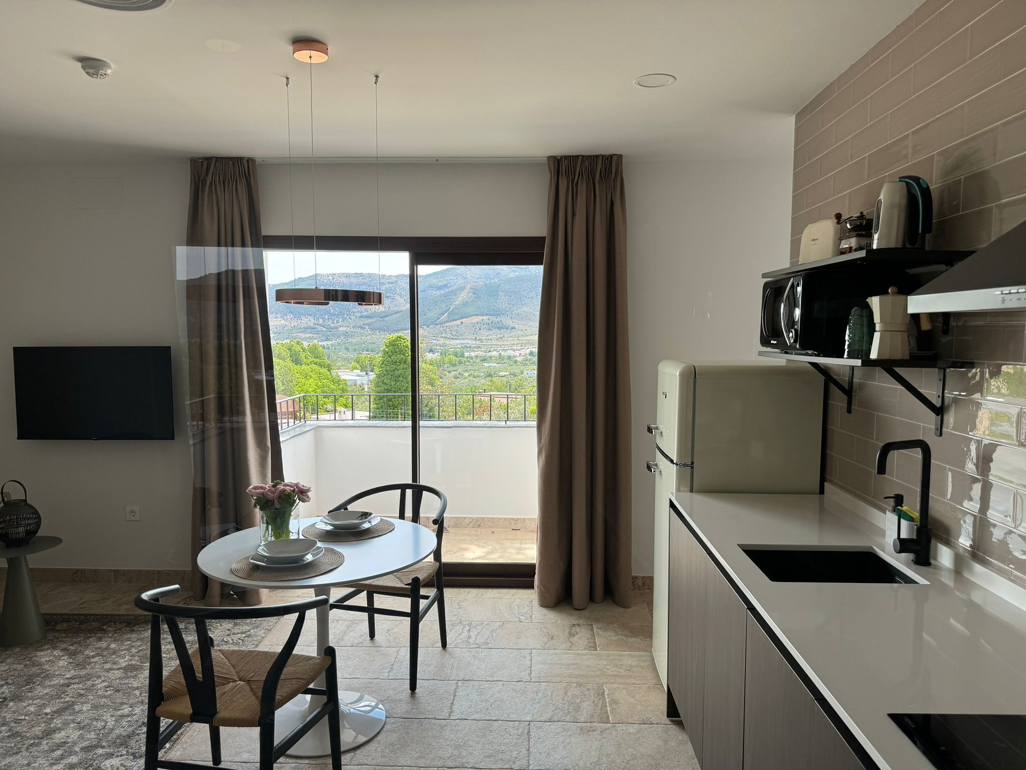 Apartment, Balcony, Mountain View | Private kitchen | Full-size fridge, microwave, stovetop, dishwasher
