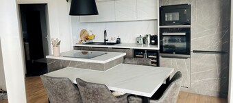 Modern T3 apartment with parking 5 minutes from the market