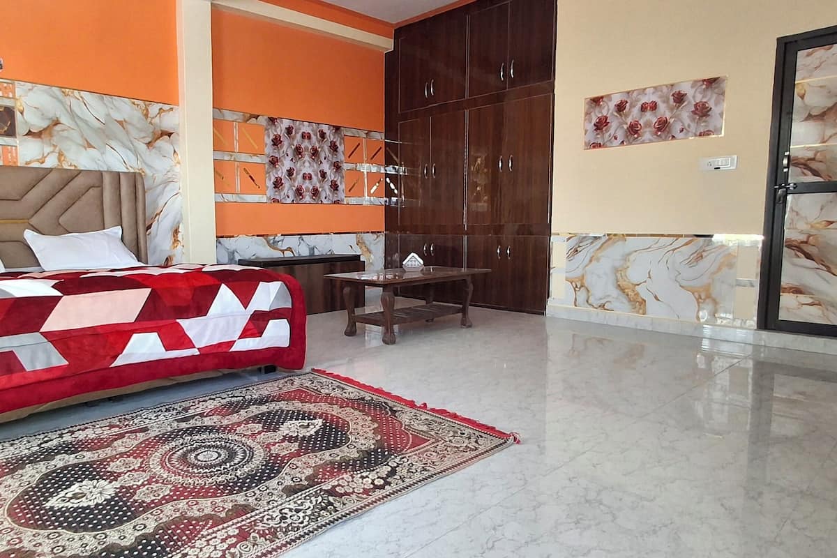 Iron/ironing board, free WiFi