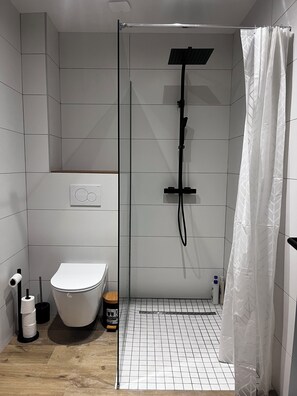 Hårføner, håndklær, såpe og sjampo