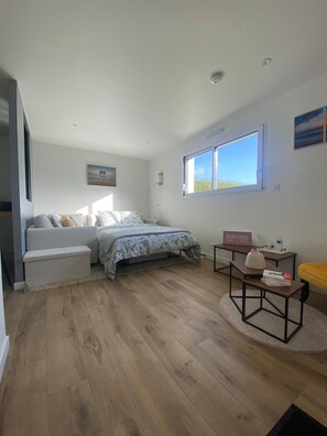 1 habitación, tabla de planchar con plancha, wifi gratis y ropa de cama