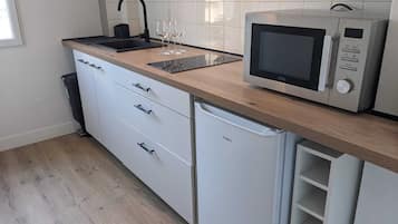 Micro-ondes, four, plaque de cuisson