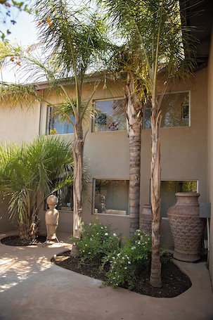 Front of property. Stay