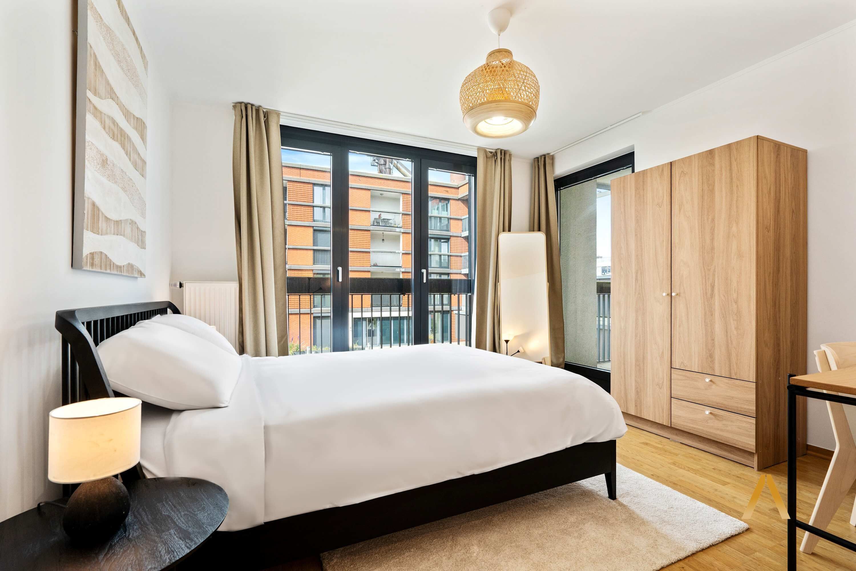 2 habitaciones, escritorio, tabla de planchar con plancha y wifi 