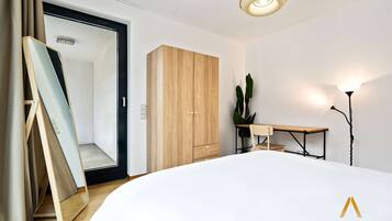 2 slaapkamers, een bureau, een strijkplank/strijkijzer, wifi