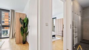 2 soverom, skrivebord, strykejern/-brett og wi-fi