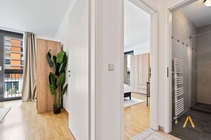2 habitaciones, escritorio, tabla de planchar con plancha y wifi 