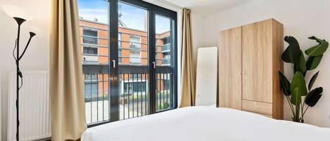 2 bedrooms, desk, iron/ironing board, WiFi